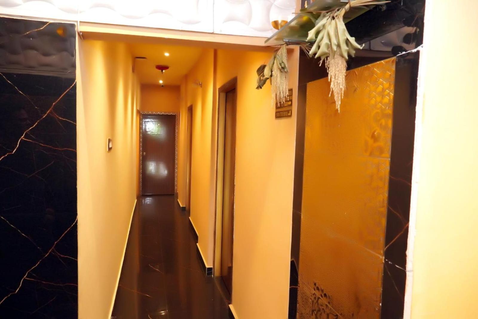 Hotel Golden Plaza Vashi Eksteriør bilde